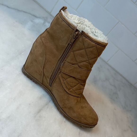 Unisa Boots Women's Quilted Suede Tan Wedge Boots - Picture 5 of 15